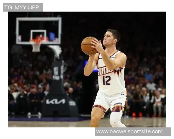 布克称赞吉莱斯皮影响力显著威少防守表现出色训练刻苦